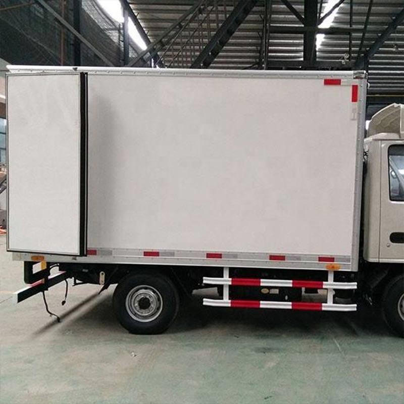 In che modo la carrozzeria del camion a secco con nucleo in PU migliora l'efficienza e la durata della catena del freddo