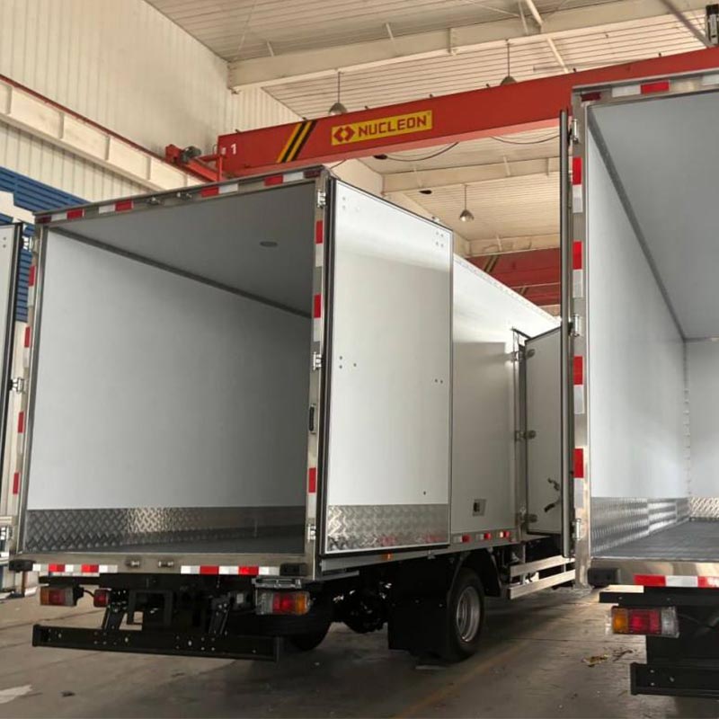 In che modo la carrozzeria del camion a secco con nucleo in PU migliora l'efficienza dei trasporti moderni?