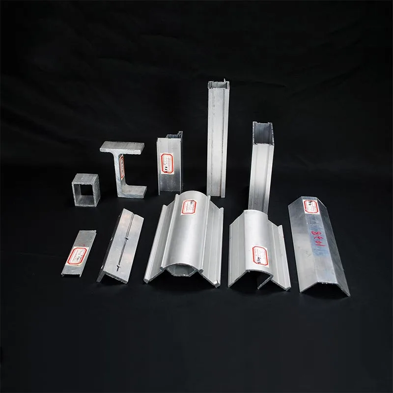 Profilo di rivestimento in lega di alluminio per camion