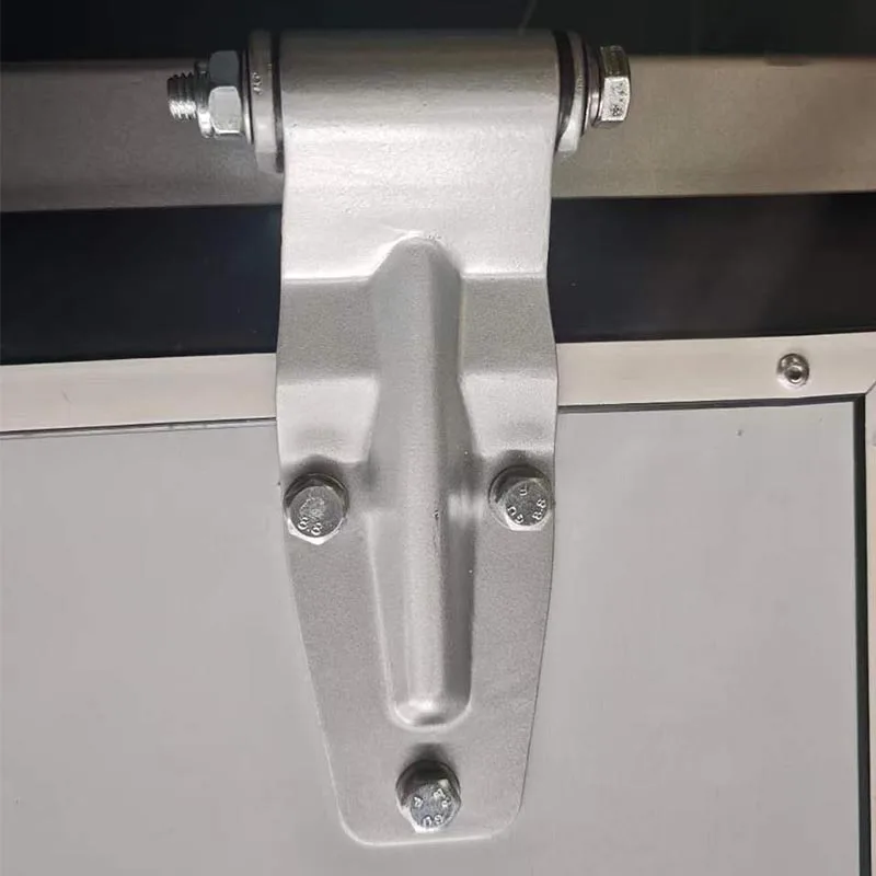 Cerniera per porta per camion